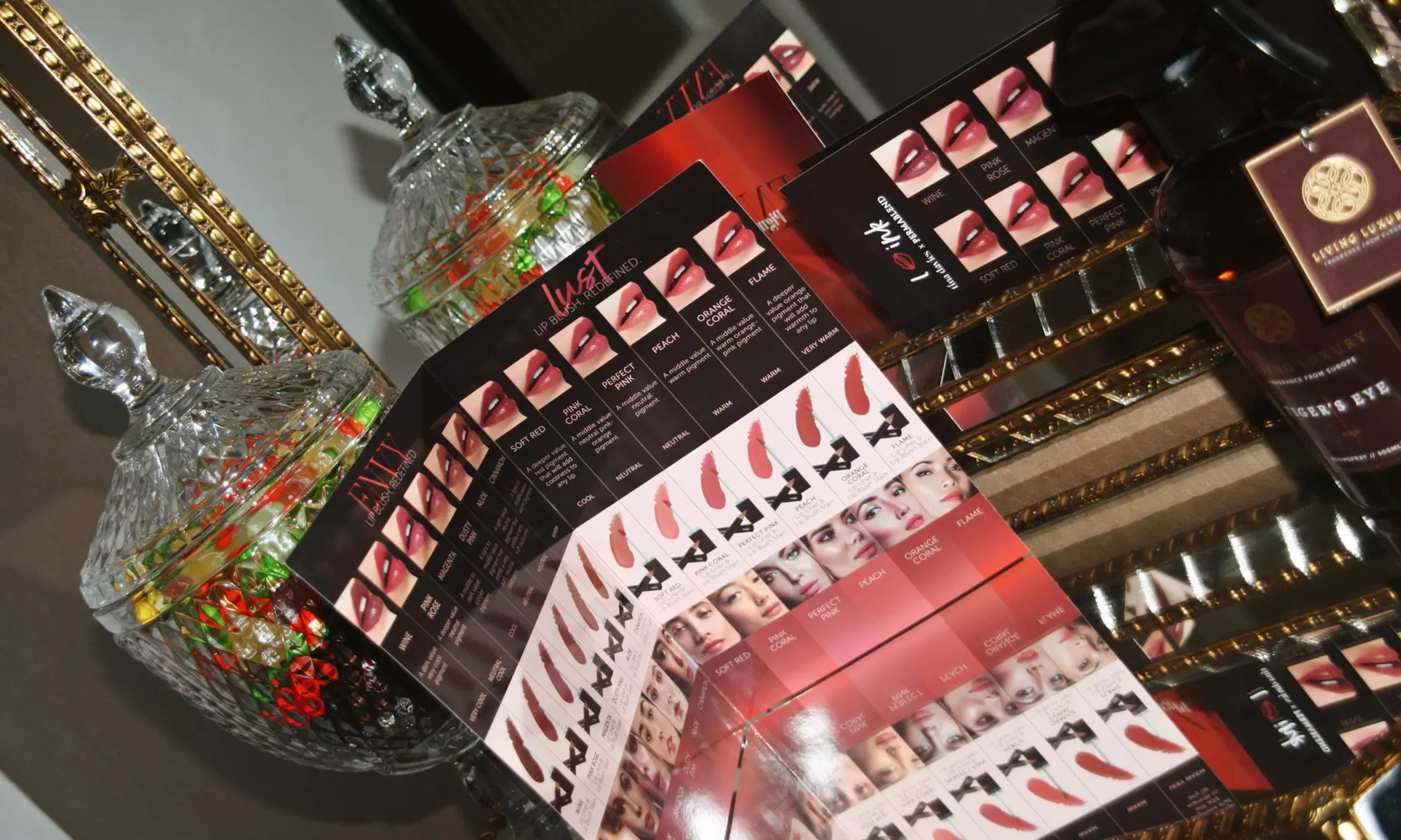 Je wenkbrauwen zijn de lijsten van je ogen: browbehandeling naar keuze