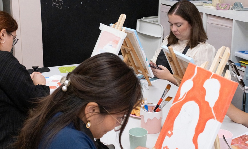 Image 4: Taller para 1 o 2: pintura de cuadro o tote bag, o clase de maquillaje