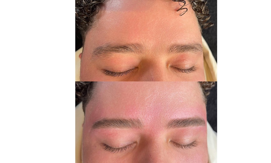 Image 12: Je wenkbrauwen zijn de lijsten van je ogen: browbehandeling naar keuze