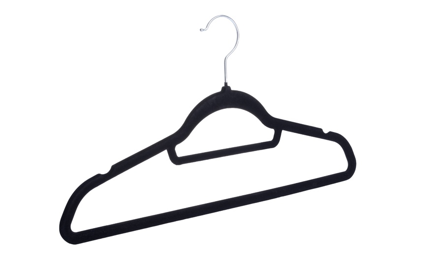 Image 5: Homiu 50-Pack of Hangers for Men’s and Women’s Clothing