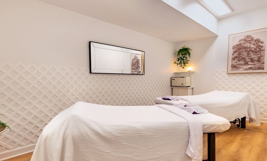 Image 7: Deep Tissue Massage For One or Couples with Hot Stones & Aromatherapy 