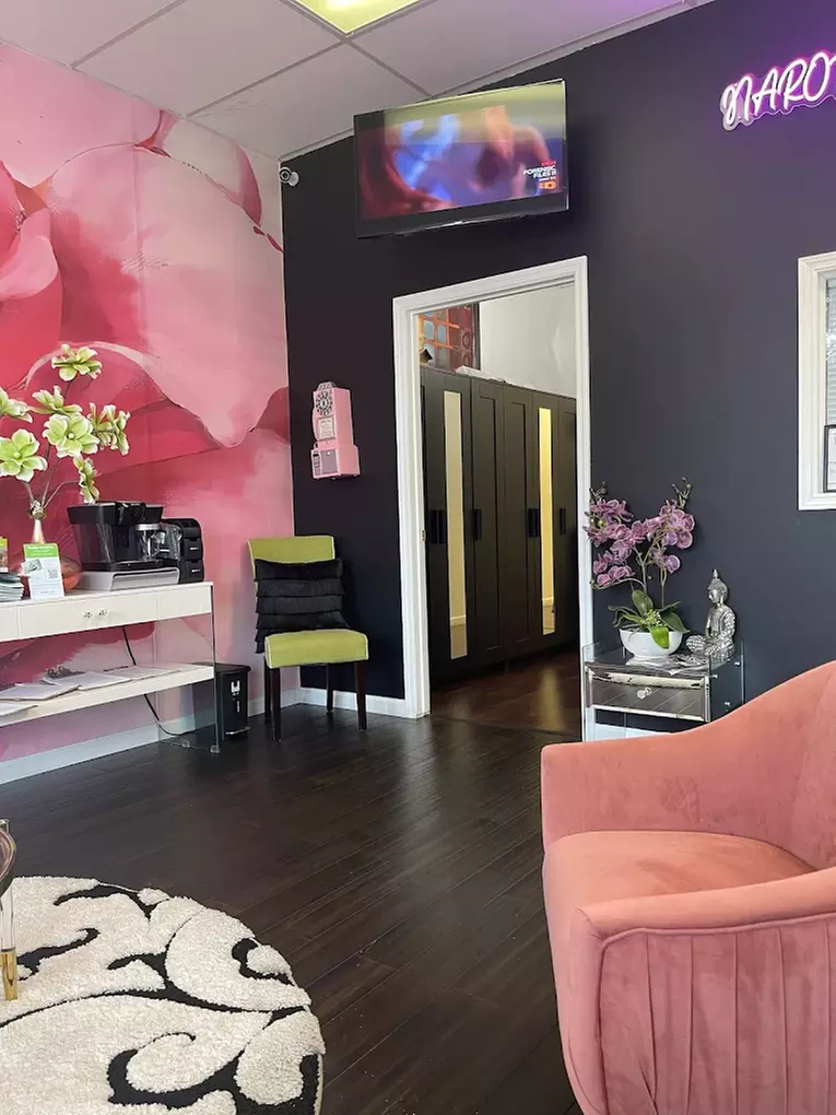 Up to 34% Off on Lymphatic Drainage Massage at Narotique Medspa