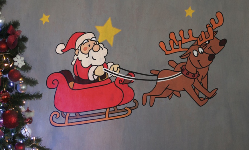 Image 8: Benross Animated Santa Projector