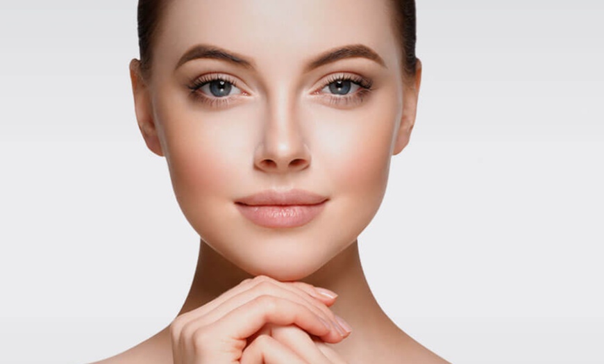 Image 1: Get a Youthful Glow with Botox Injections - 20 or 40 Units