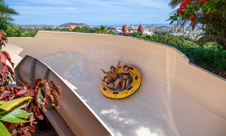 Image 3: Entrada al parque Siam Park y a Loro Parque