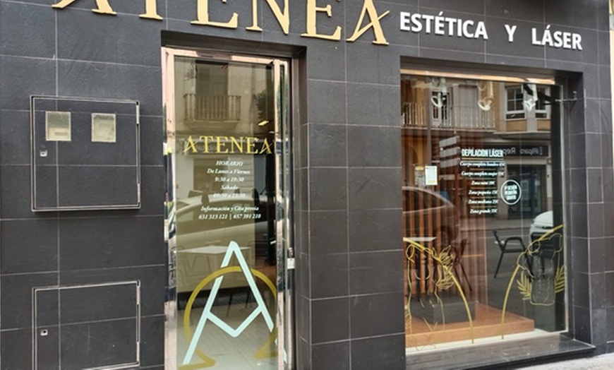 Image 5: Dermapen y mascarilla facial con máscara LED y cóctel de vitaminas 