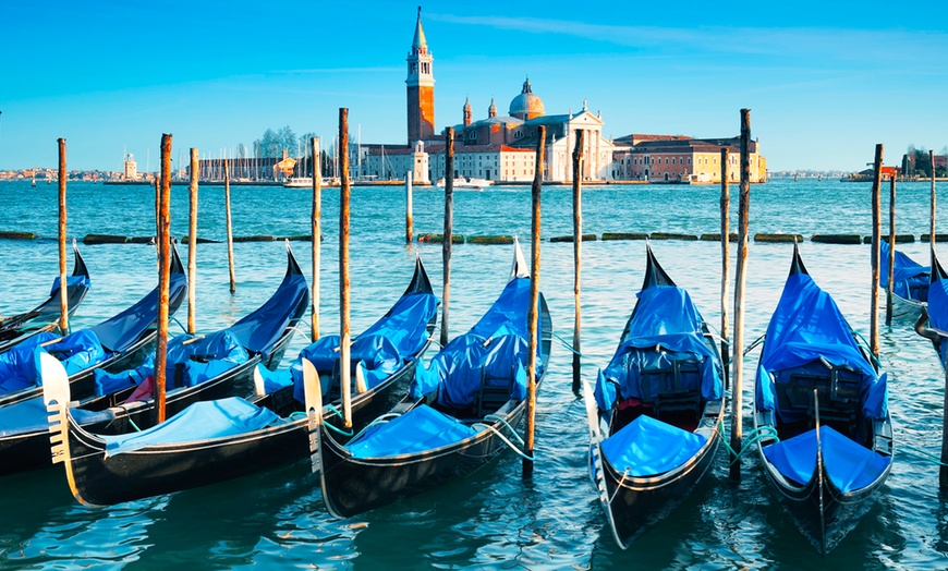 Image 4: ✈ 4* Venice With Flights