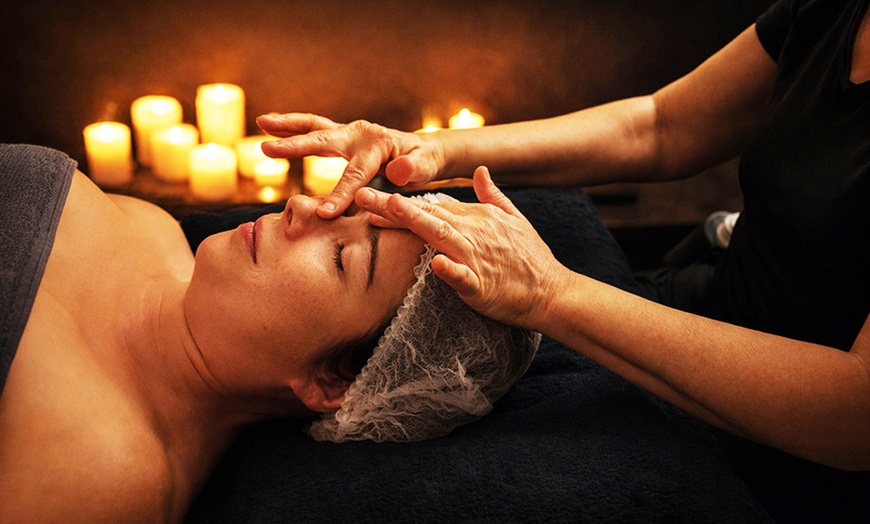 Image 3: Masaje relajante de 30 minutos para 2 personas con té y bombones