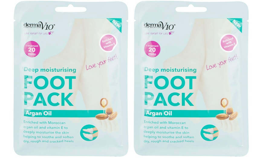 Image 4: Up to Nine Derma V10 Moisturising Foot Packs