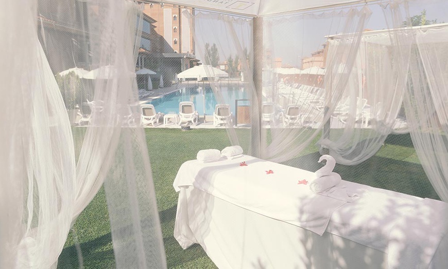 Image 7: Experiencia de lujo para 2 en el circuito spa del Granada Palace