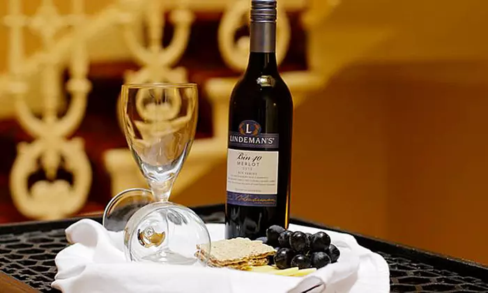 Edinburgh: 1 Nights with Continental Breakfast and a Welcome Drink