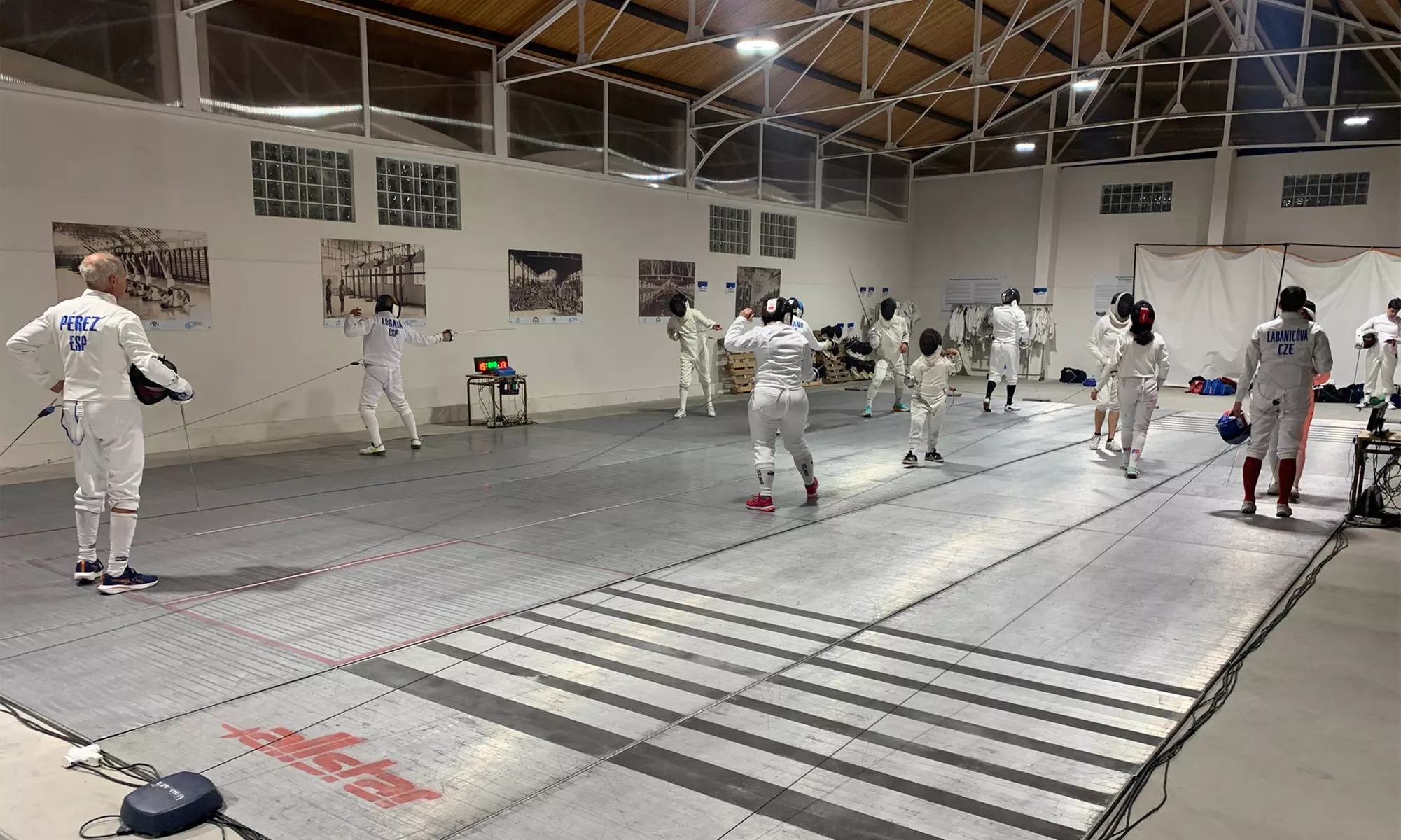 8 sesiones de 1 h de esgrima con espada