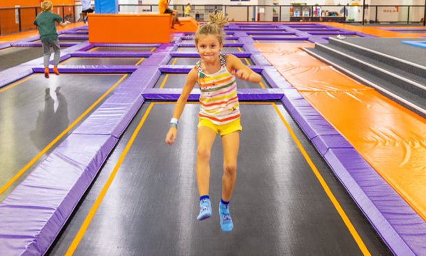 Image 8: 1 hora de acceso a Altitude Trampoline Park