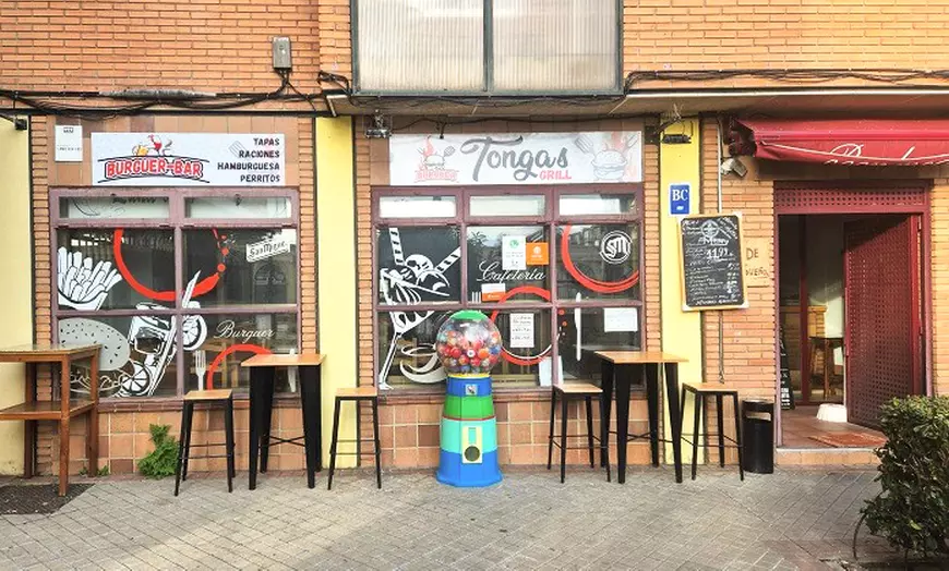 Image 9: Menú de hamburguesa para 2 o 4 con bebida y chupito o copa de champán