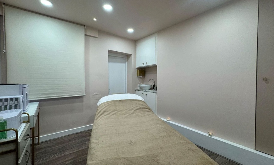 Image 2: 50-Min Full Body Relaxing, Back Neck, Shoulder, or Indian Head Massage