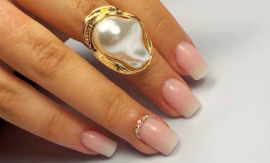 Image 3: Beauté des mains et pieds à Saint-Étienne