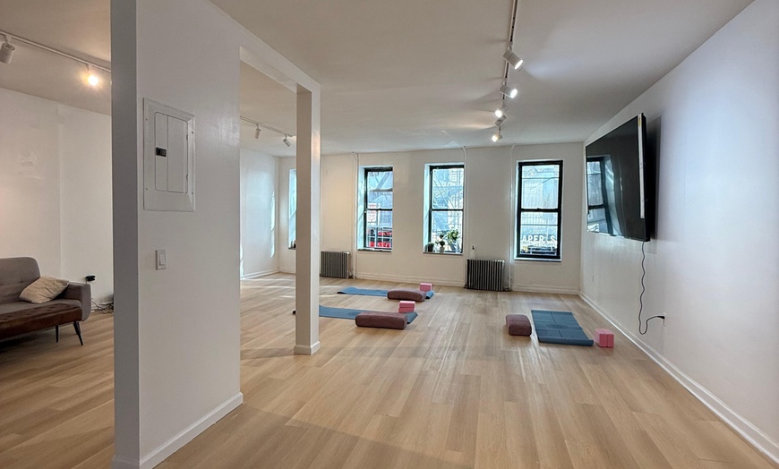 Image 2: 60-Minute Group Yoga Classes at Chinatown Yoga Inc