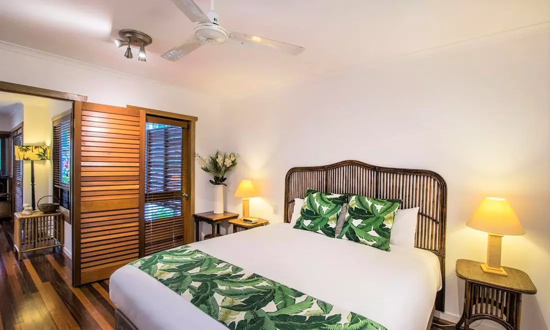 Sunshine Coast: Apartment Stay for Two or Four with Wine and Spa Noosa