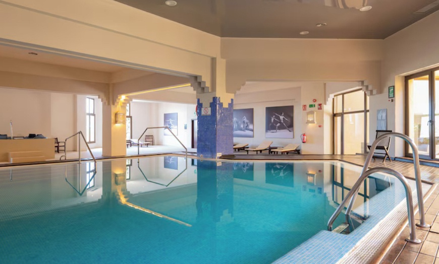 Image 2: Experiencia termal para 2 con acceso a spa y degustación de vino