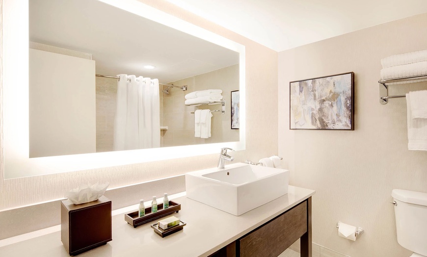 Image 9: Member-Only Deal: Steps from shopping, dining, & Orlando theme parks