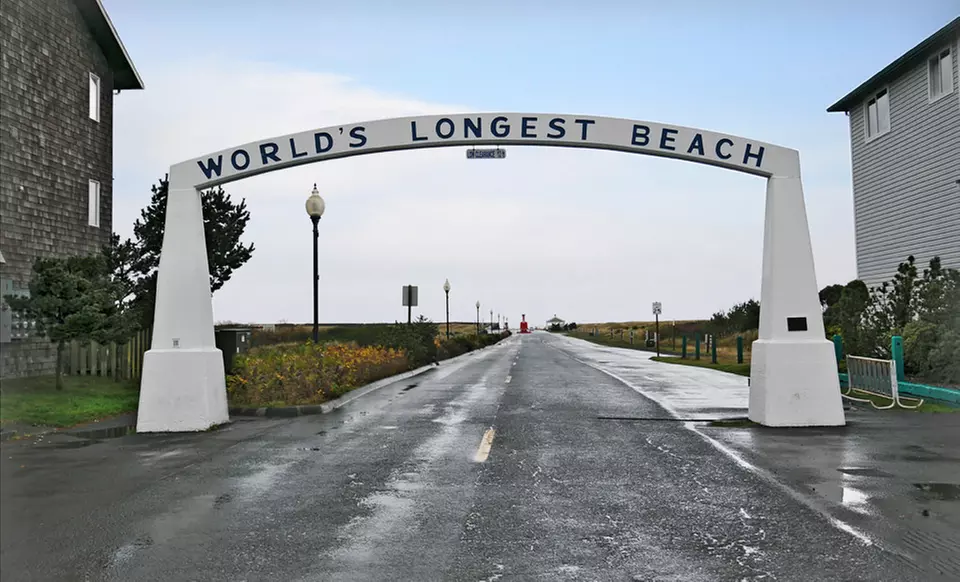 Stay at Chautauqua Lodge in Long Beach, WA. Dates Available into December. - Primary Image