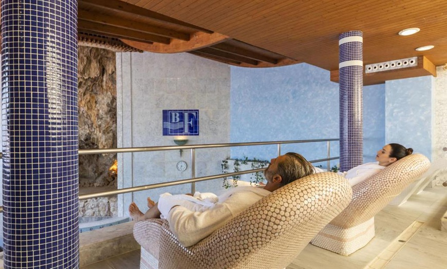 Image 6: Escapada Relajante al Balneario de Fitero con Masaje y Spa para Dos 