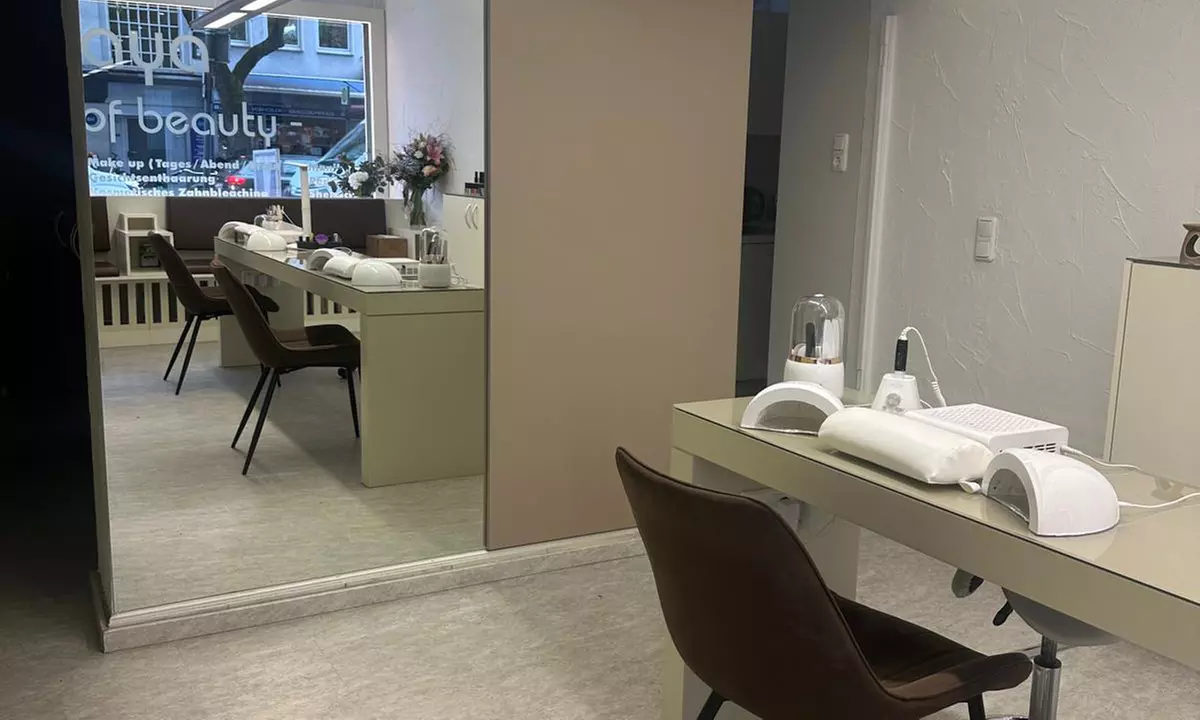 Klassische Gesichtsreinigung, Aqua-Facial oder Microneedling für 1 P.