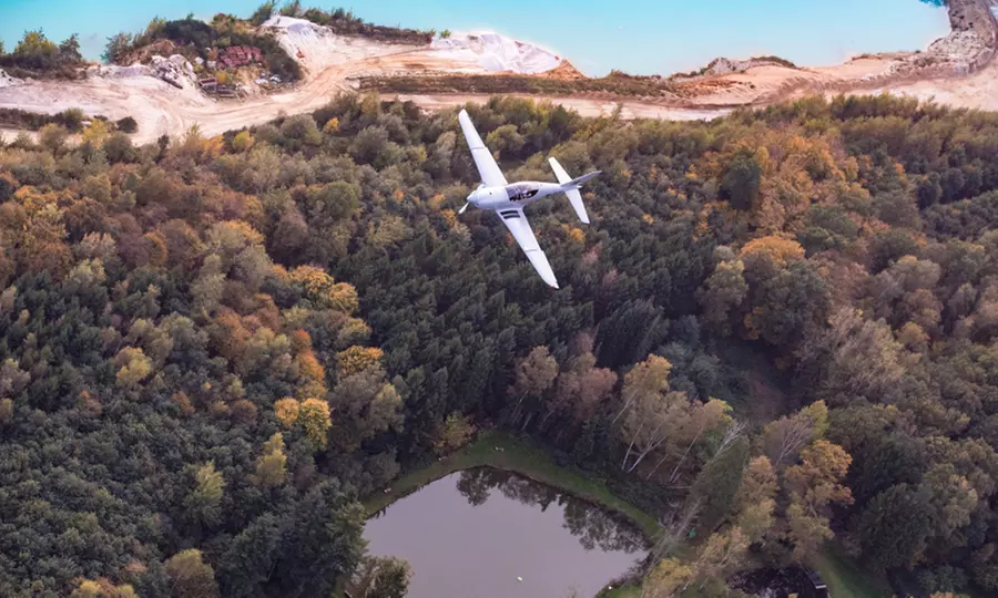 30 oder 60 Min. Kampfflugzeug-Erlebnis / Selber Fliegen für 1 Person