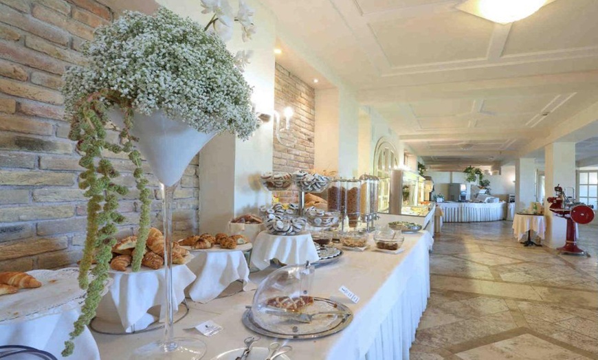 Image 14: Lago di Garda 4*: Soggiorno con colazione o mezza pensione e Spa