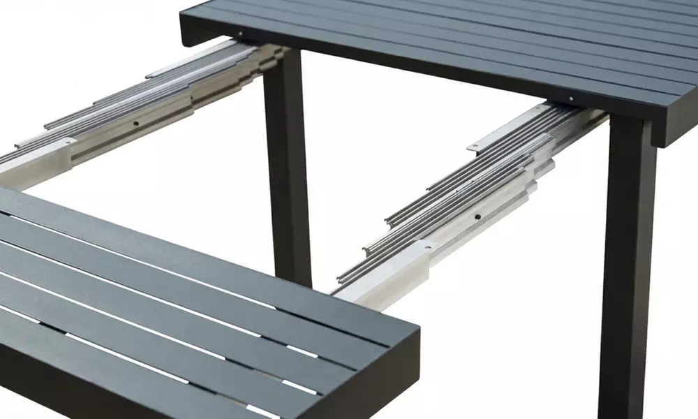 Console extensible "Lacos" de Kocoon en aluminium, chaises en option