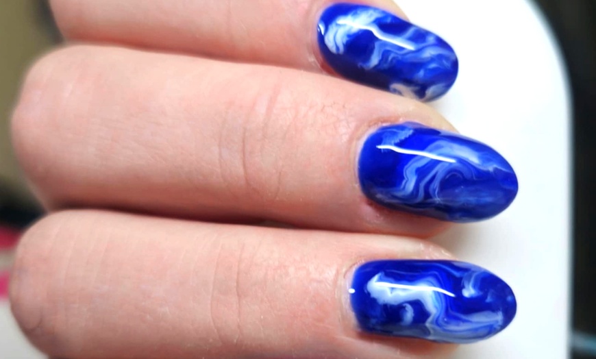 Image 4: Beauté des ongles avec pose de vernis semi-permanent à Nin Addiction