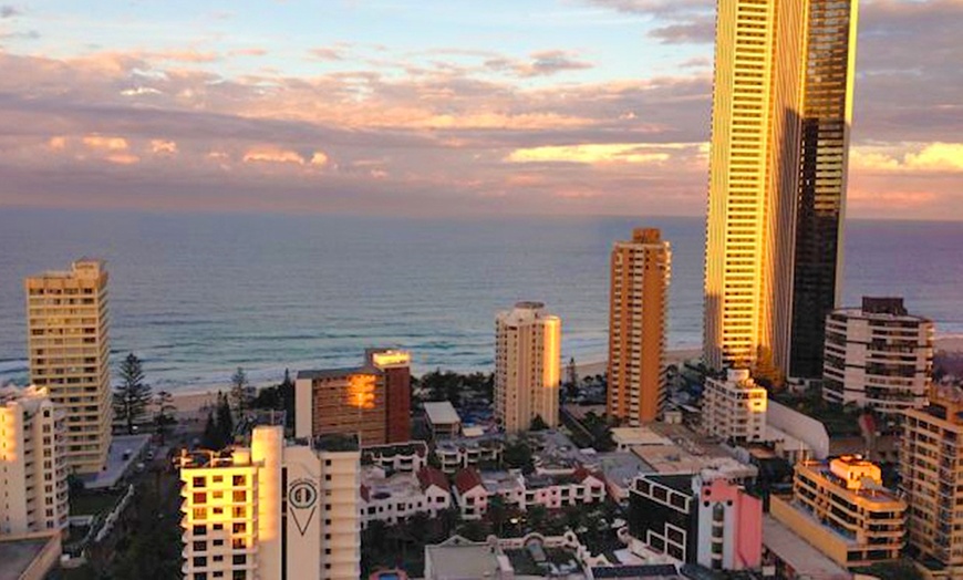 Image 5: Surfers Paradise: Family Stay