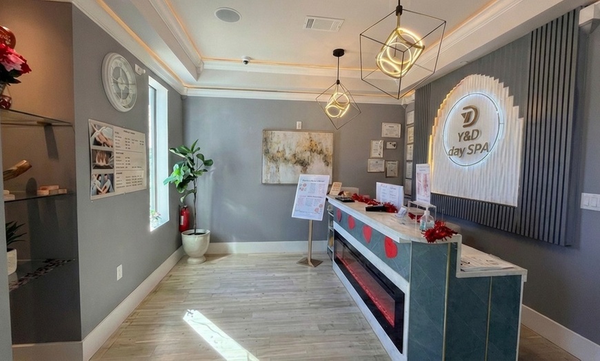 Image 3: Luxury Pampering: Swedish Massage, Glow Facial & Head Therapy