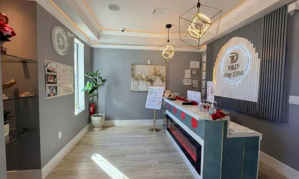 Luxury Pampering: Swedish Massage, Glow Facial & Head Therapy