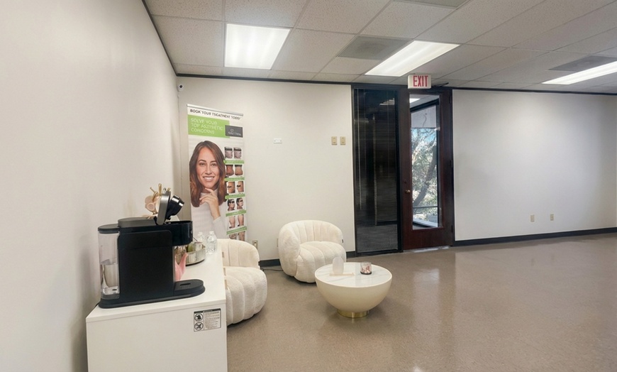 Image 5: One, Three, Five or Ten Body Contouring and Fat Reduction Treatments