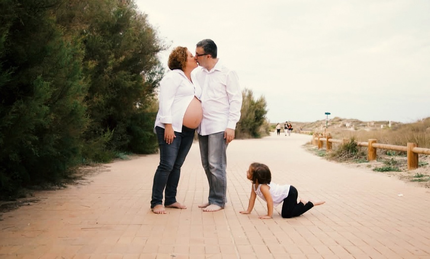 Image 3: Book fotográfico por la ciudad para una o dos personas con retoque 
