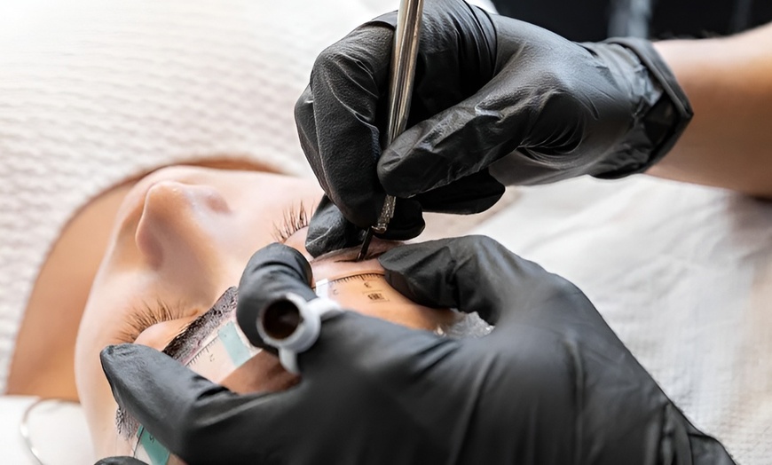 Image 1: Transformeer je look met lashlifting en browlamination