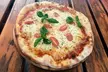 Pizza oder Pasta nach Wahl, optional mit Salat für 2 oder 4 Personen (bis zu 39% sparen) - Second Medium