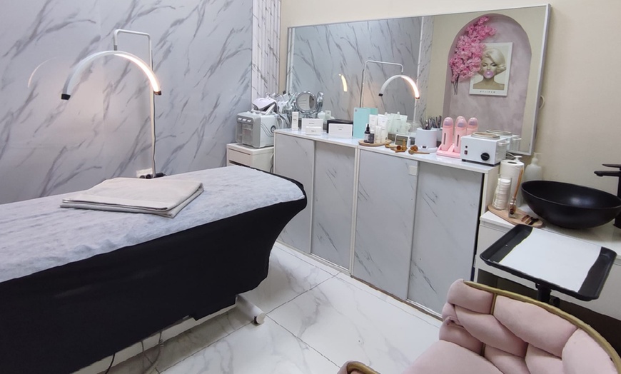 Image 2: Masaje relajante espalda y craneoefacial  