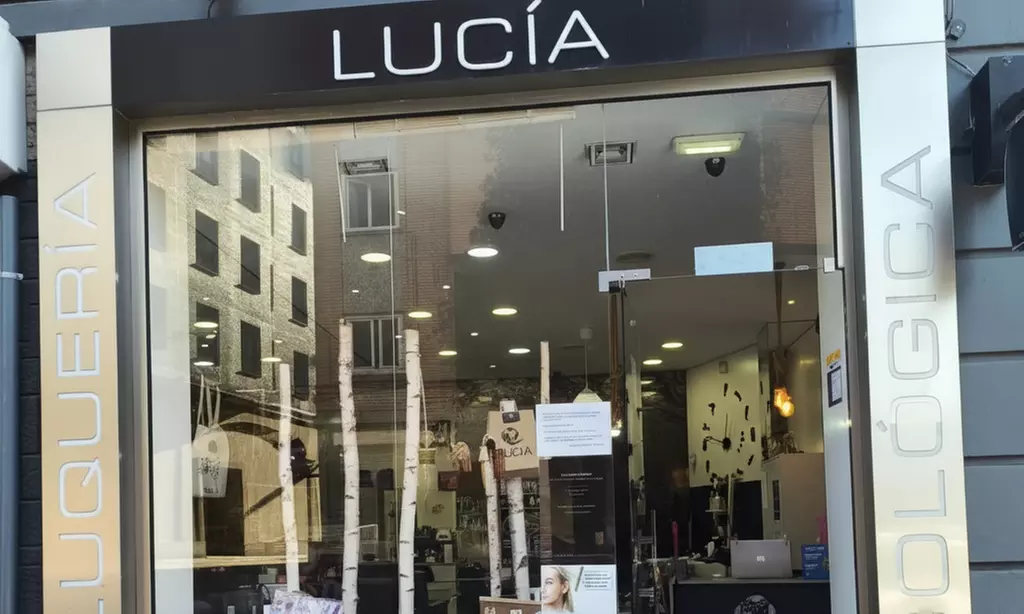 Sesión de manicura y/o pedicura con esmaltado tradicional para 1 persona con hasta un 50% de descuento - Second Medium