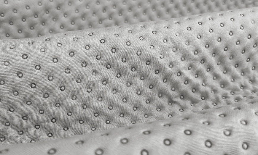 Image 2: Pinsonic-Quilted Spring–Summer Microfiber Bedspread 