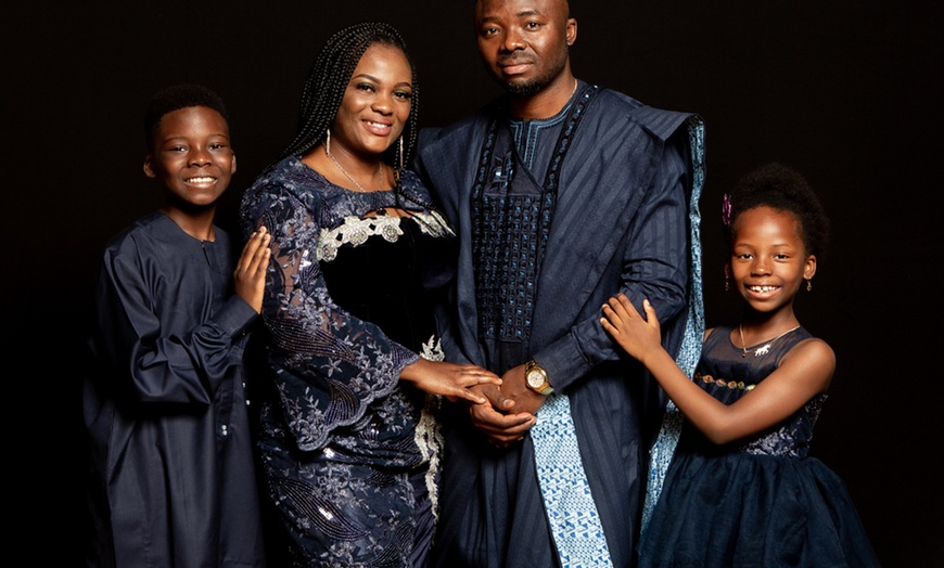 Image 10: Family Photoshoot with Prints