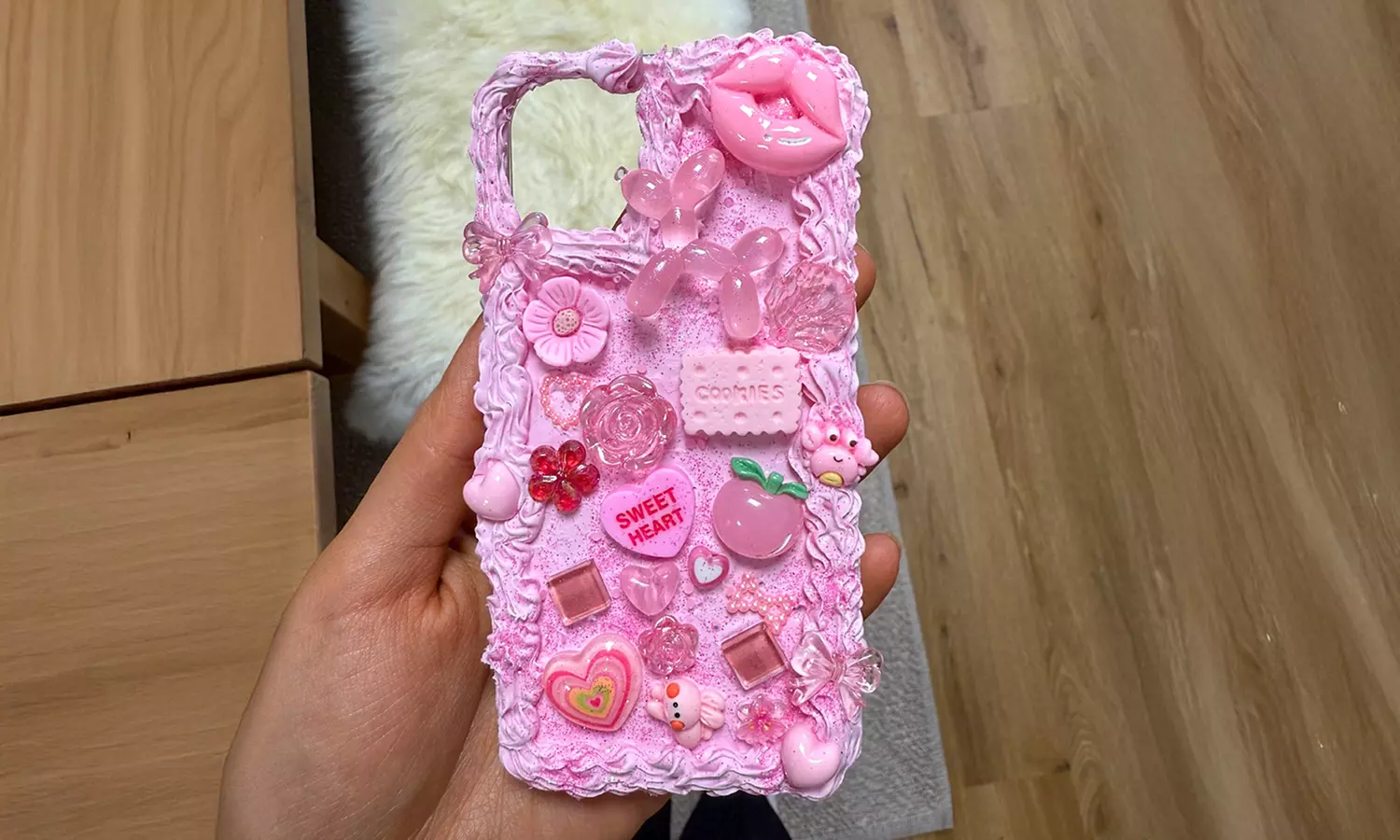 Workshop „Gestalte deine eigene Handyhülle“ inkl. Snacks und Getränke