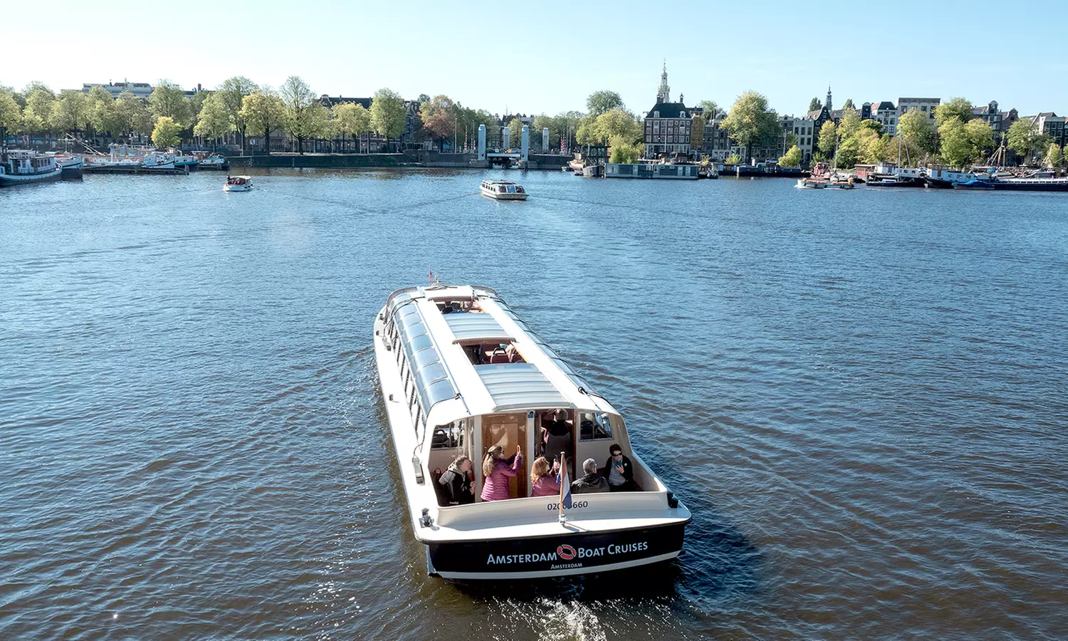 Rondvaart van 75 minuten door Amsterdam met daarna een burgermenu