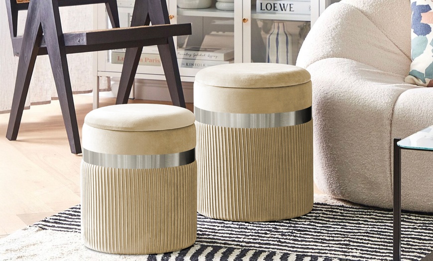 Image 1: Coppia di pouf in velluto