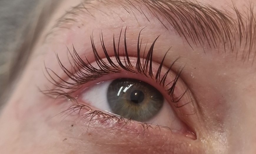 Image 2: Sprekende oogopslag: wimperlifting met verven of wenkbrauwen waxen
