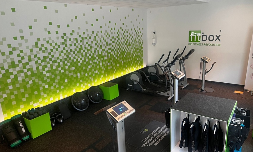 Image 1: EMS-Training inkl. Komfort-Service + frischer EMS-Trainingsbekleidung