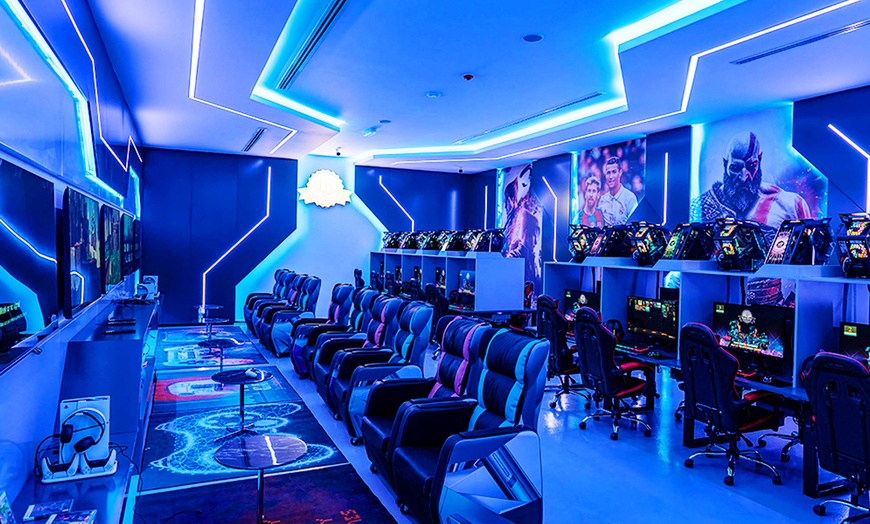 Image 5: Choice of 1, 2, 3, or 5 Hours of Billiards / PC / PS5 with Food Credit