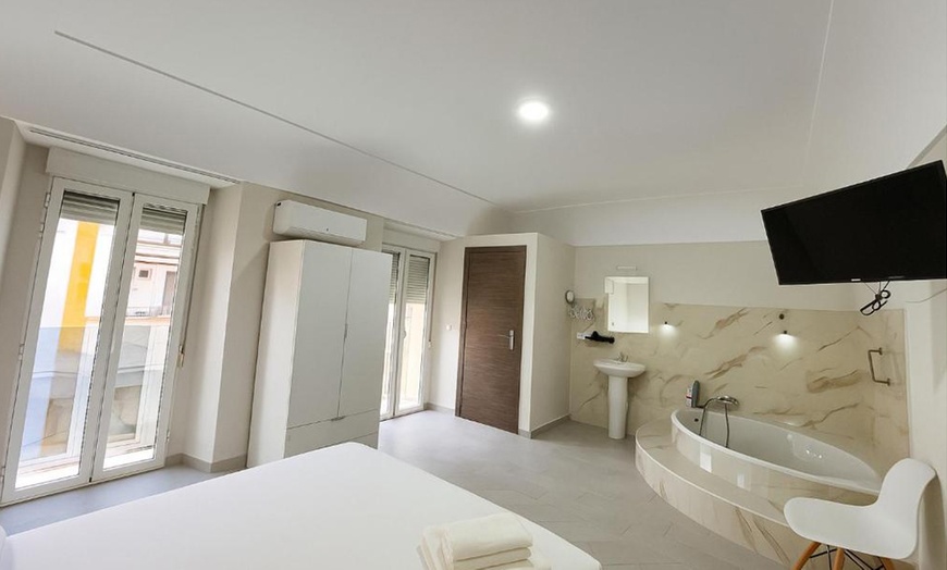 Image 1: Mérida: habitación doble en hostal junto al Teatro Romano