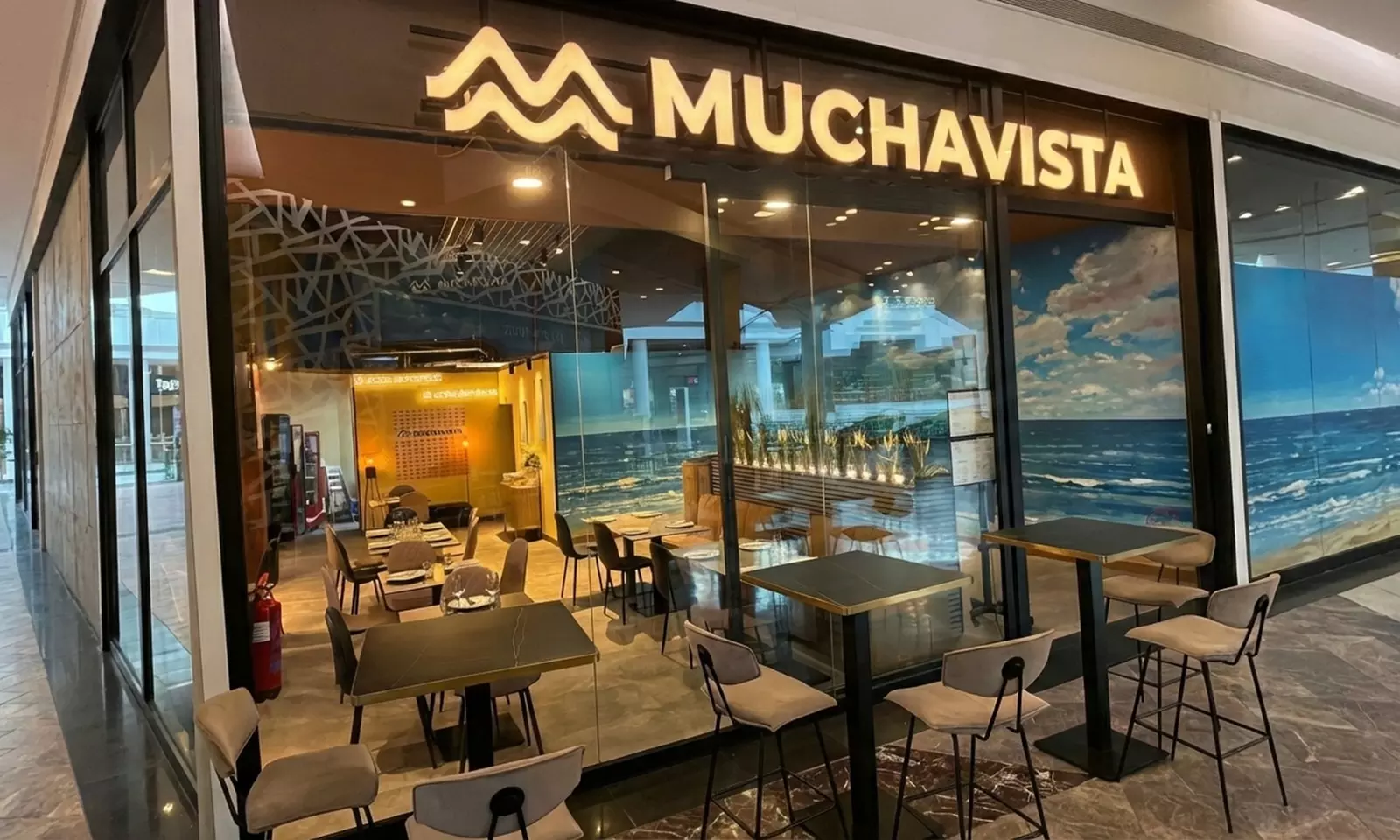 Menú con entrante, principal, postre, bebida y opción a vino